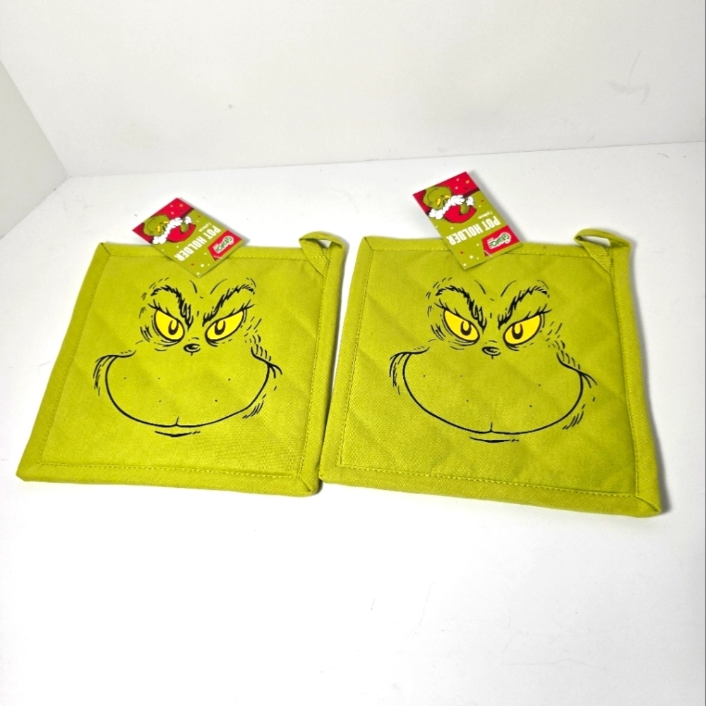 The grinch dr. Seuss lot of 2 pot holders nwt